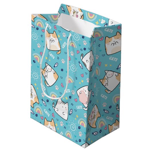 Cute Kitty Cats Whimsical Pattern Happy Birthday Medium Cadeauzakje (Achterkant Gekanteld)