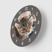 Cute Kitty Chat Horloge ronde personnalisée (Angle)