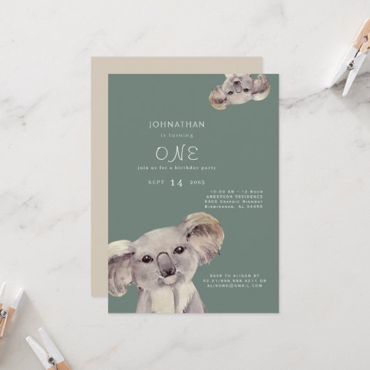 Cute Koala Beer Sage Birthday Party Invitation Kaart (Voorkant / Achterkant in situ)