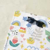 Cute Koala Pattern met Little Girl Name op Pink Strandlaken (In situ)