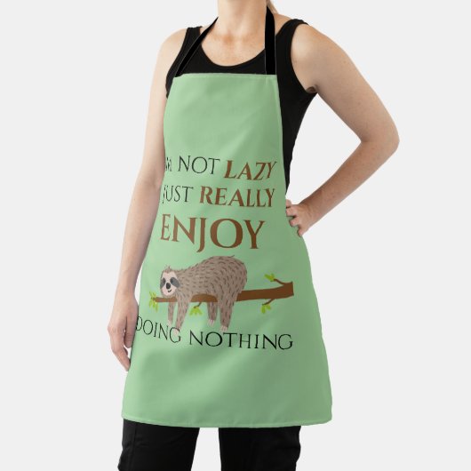 Cute Lazy Sloth Hanging on Tree Funny Text Schort (Insitu)