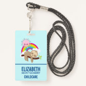 Cute Lazy Sloth met Sun & Rainbow Badge (Achterkant met draagriem)