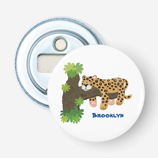 Cute leopard slapen in de cartoon afbeelding van d button flesopener (Voorkant)