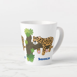 Cute leopard slapen in de cartoon afbeelding van d latte mok