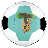 Cute leopard slapen in de cartoon afbeelding van d voetbal (Gedraaid)