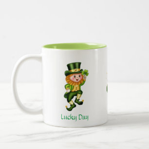 Cute Leprechaun, Calligrafie & Pot of Gold Tweekleurige Koffiemok