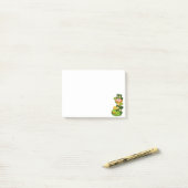 Cute leprechaun & pot de billets en or post-it (Sur un bureau)