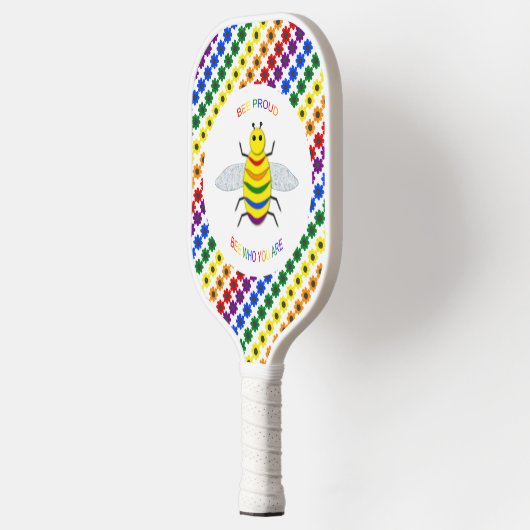 Cute LGBT Proud Rainbow Bee en Flowers Pickleball Paddle (Links)