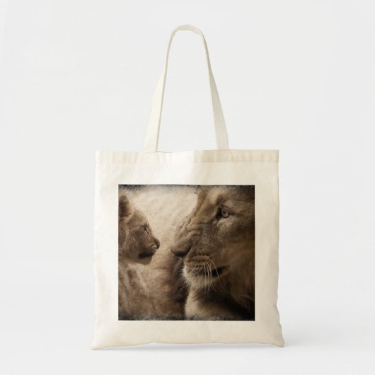 Cute Lioness en Playful Cub Tote Bag (Voorkant)