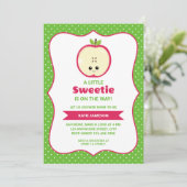 Cute Little Sweetie Apple Baby shower Invitation (Debout devant)
