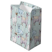 Cute Llama Pattern on Polka Dots Medium Cadeauzakje (Achterkant Gekanteld)