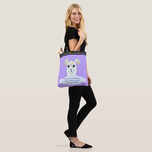 Cute Llama sur Sac fourre-tout bleu lavande (Sur le modèle)