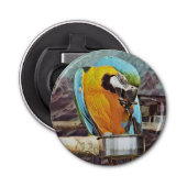 CUTE MACAW BUTTON FLESOPENER (Voorkant)