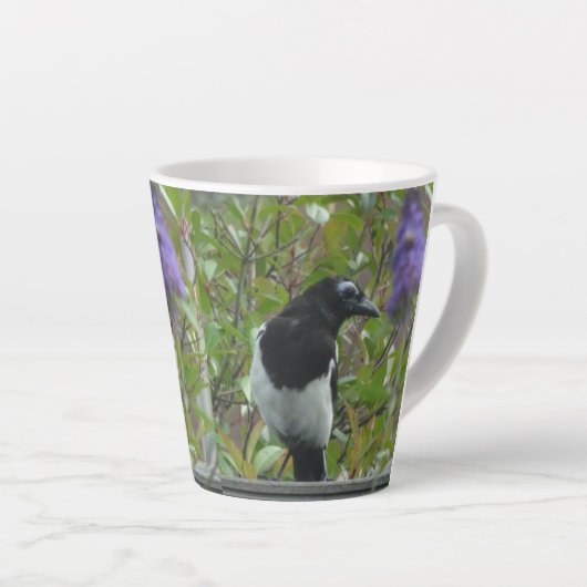 Cute Magpie Latte Mok (Rechterhoek)