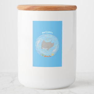 Cute manta ray en bubbles cartoon illustratie voedselcontainer etiket