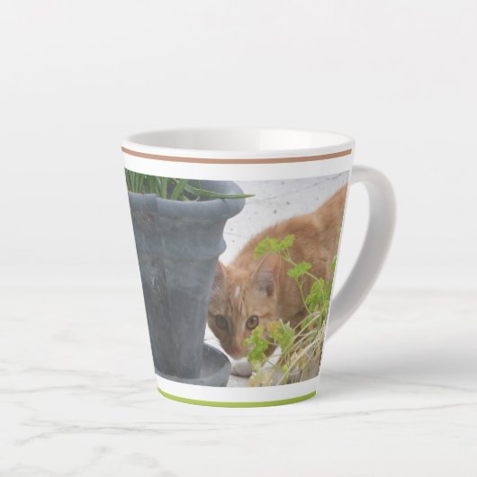 Cute Masquer Rouge Chat Latte Mug (Angle droit)