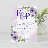 Cute Monogram Paarse Floral Wedding Save the Date (Staand voorkant)