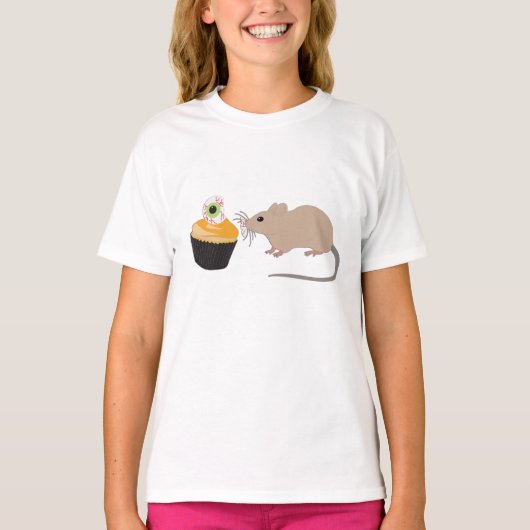 Cute Mouse Eating Halloween Eyeball Cupcake T-shirt (Voorkant)