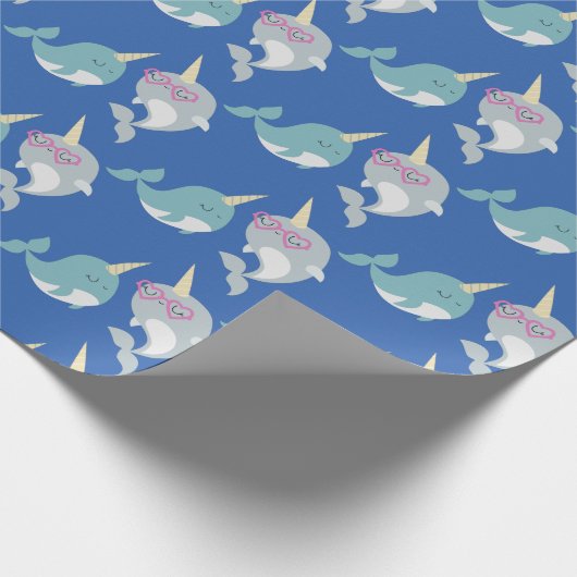 Cute Narwhal Cartoon Pattern in Blue Cadeaupapier (Hoek)