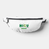 Cute NICU infirmière St. Patrick's design (Poser)