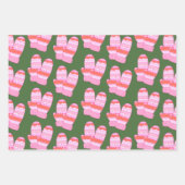 Cute Nordic Winter Mittens Pattern Pink and Green Inpakpapier Vel (Voorkant)