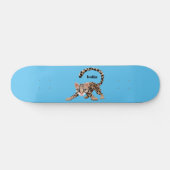 Cute ocelot cartoon illustratie skateboard (Horizontaal)