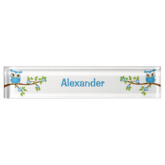 Cute Owl Boy op een Branch Desk Name plate Naambordje