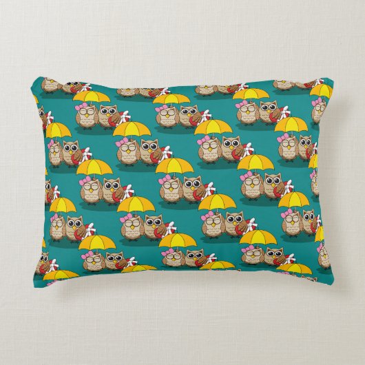 Cute Owl Lovers w/ Umbrella & Red Chocolate Box Accent Kussen (Voorkant)