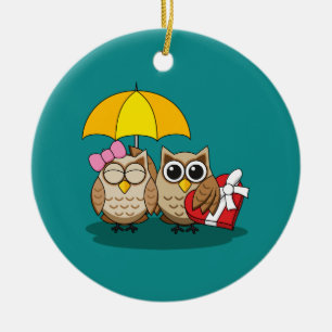 Cute Owl Lovers w/ Umbrella & Red Chocolate Box Keramisch Ornament