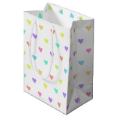 Cute Pastel Rainbow Hearts Pattern Medium Cadeauzakje (Voorkant Gekanteld)