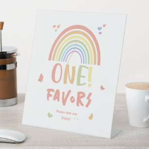 Cute Pastel Regenboog 1e Verjaardag Favorieten Reclamebord Met Voetstuk