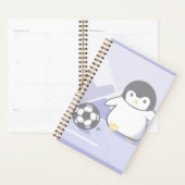 Cute Penguin Soccer Planner | Kawaii Pastel Spiral (Devant avec enveloppe)