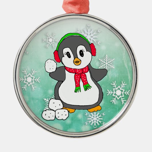 Cute Penguin Throwing Snowballen Kerstmis Metalen Ornament (Voorkant)