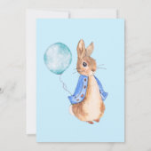 Cute Peter Rabbit Baby in Boy Shower Invitation Kaart (Achterkant)