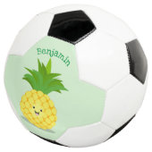 Cute pineapple cartoon illustratie voetbal (Drie kwart)