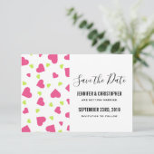 Cute Pink and Green Hearts Pattern Wedding Save The Date (Staand voorkant)