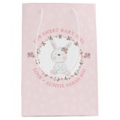 Cute Pink Baby Bunny Floral Wreath Personalized Medium Cadeauzakje (Voorkant)