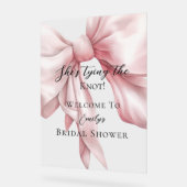 Cute Pink Bow She's Tying the Knot Fête des mariée (Angle)