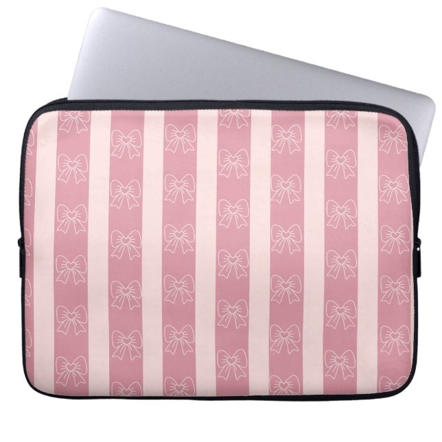 Cute Pink Bow Stripe Pattern – Girly Aesthetic Laptop Sleeve (Voorkant)