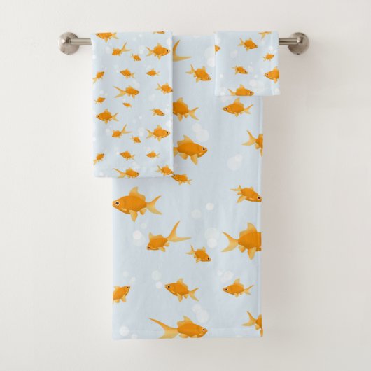 Cute poisson d'or nager dans l'eau (En situation)