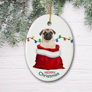 Cute Pug Dog in Holiday Gift Bag Keramisch Ornament