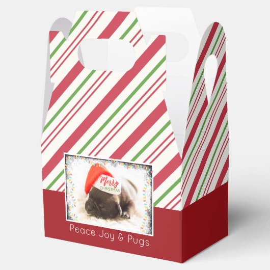 Cute Puppy Pug in een Rode Kerstmis Bedankdoosjes (Geopend)