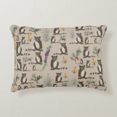 Cute Raccoon in Pine Forest Pattern Accent Kussen (Voorkant)
