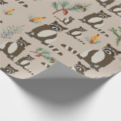 Cute Raccoon in Pine Forest Pattern Cadeaupapier (Hoek)