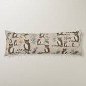 Cute Raccoon in Pine Forest Pattern Lichaamskussen (Voorkant)