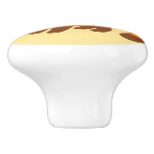 Cute Red Panda op Geel Keramische Knop (Zijkant)