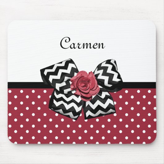 Cute Red Polka Dots with Chevron Roos Bow and Name Muismat (Voorkant)