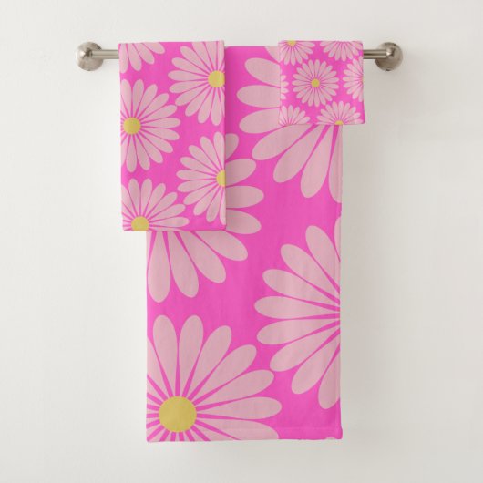 Cute Retro Scandinavian Flower Pattern (roze) Bad Handdoek (Insitu)