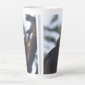 Cute Robin dans l'arbre haute latte Mug (Devant)