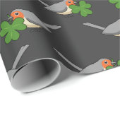 Cute Robin met Shamrock Clover-Cartoon Cadeaupapier (Rol Hoek)